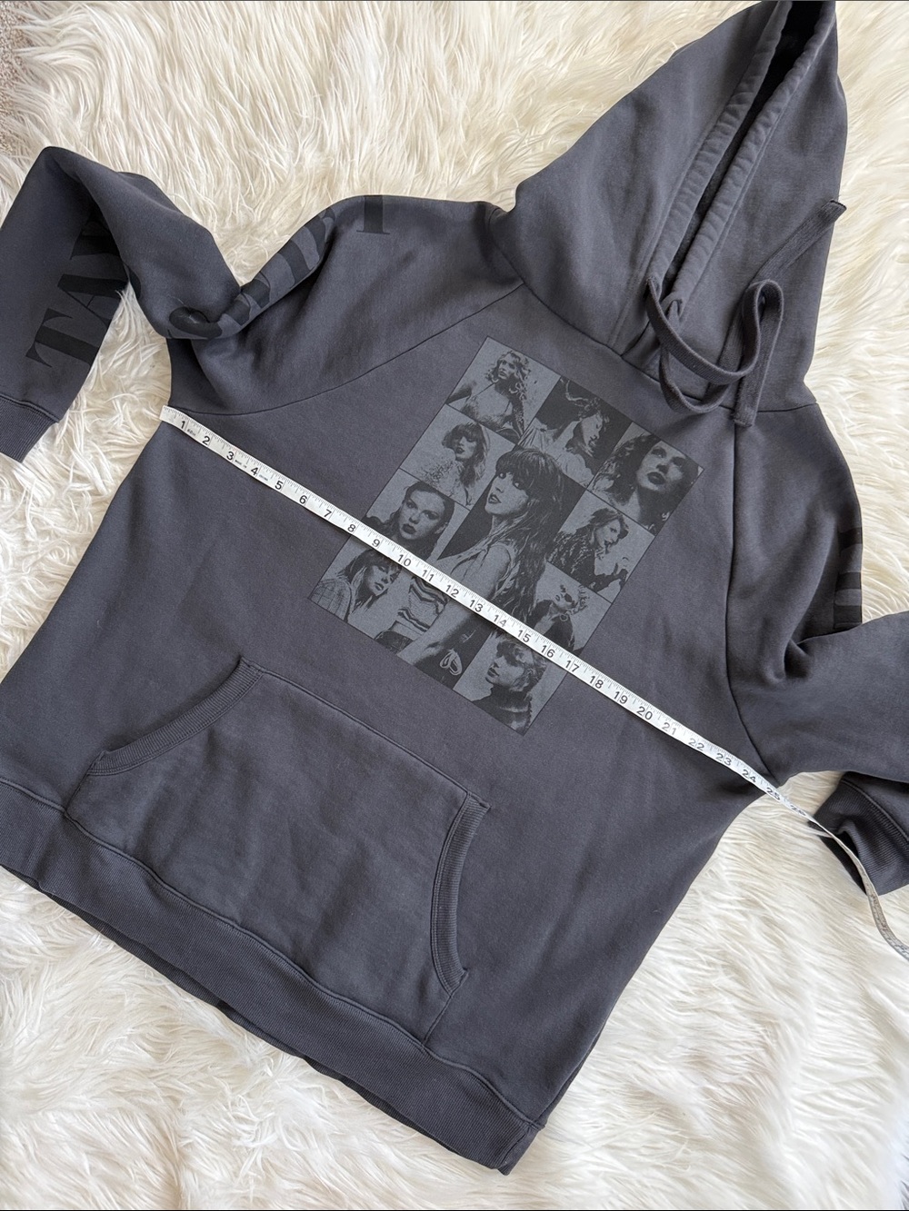 Taylor Swift "The Eras Tour" US Dates Dark Gray Hoodie Size L - Picture 11 of 15